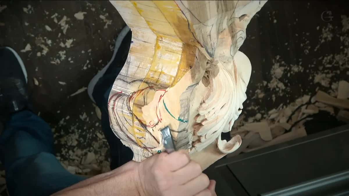 Flat blade between the colored lines