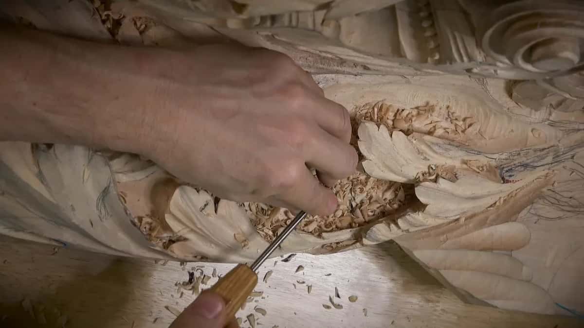 Hand working between lobes
