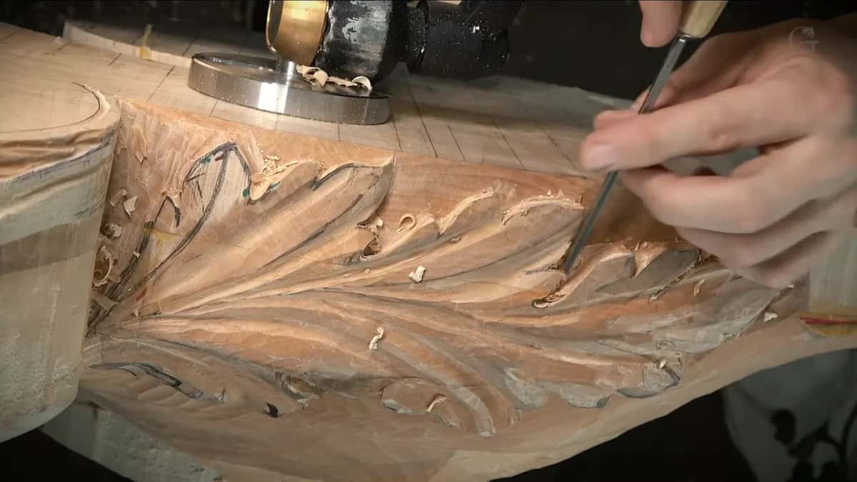 Fingertips on a slim tool