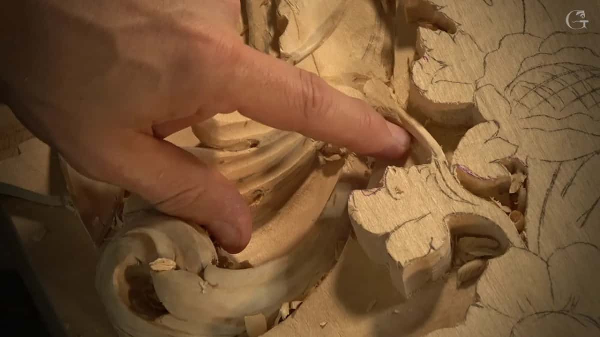 One finger points under the lobe.