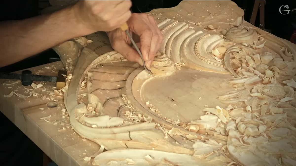 Knuckles over the curl as the tool goes in