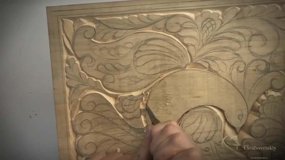 Short blade below the bird