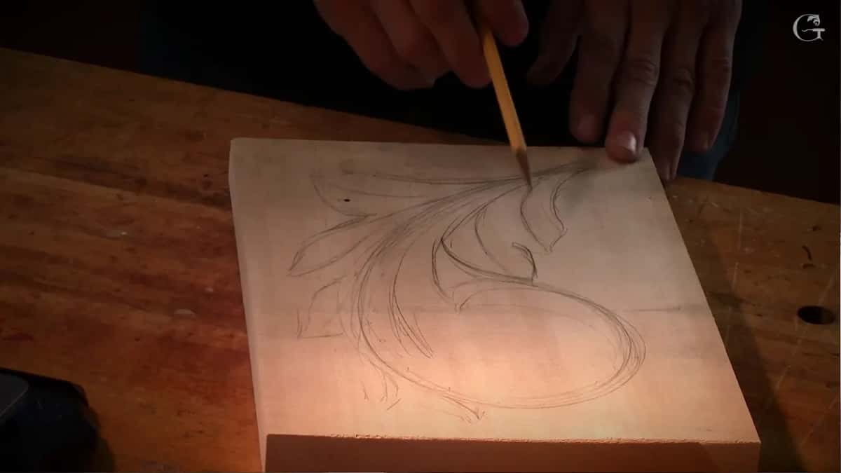 Lobes all round the swirl, the pencil pointing in