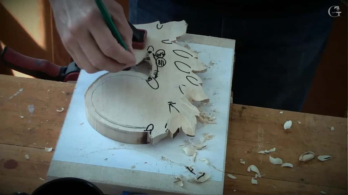 A pencil line now runs inside the rim of the circle while the pencil works up by the clamp