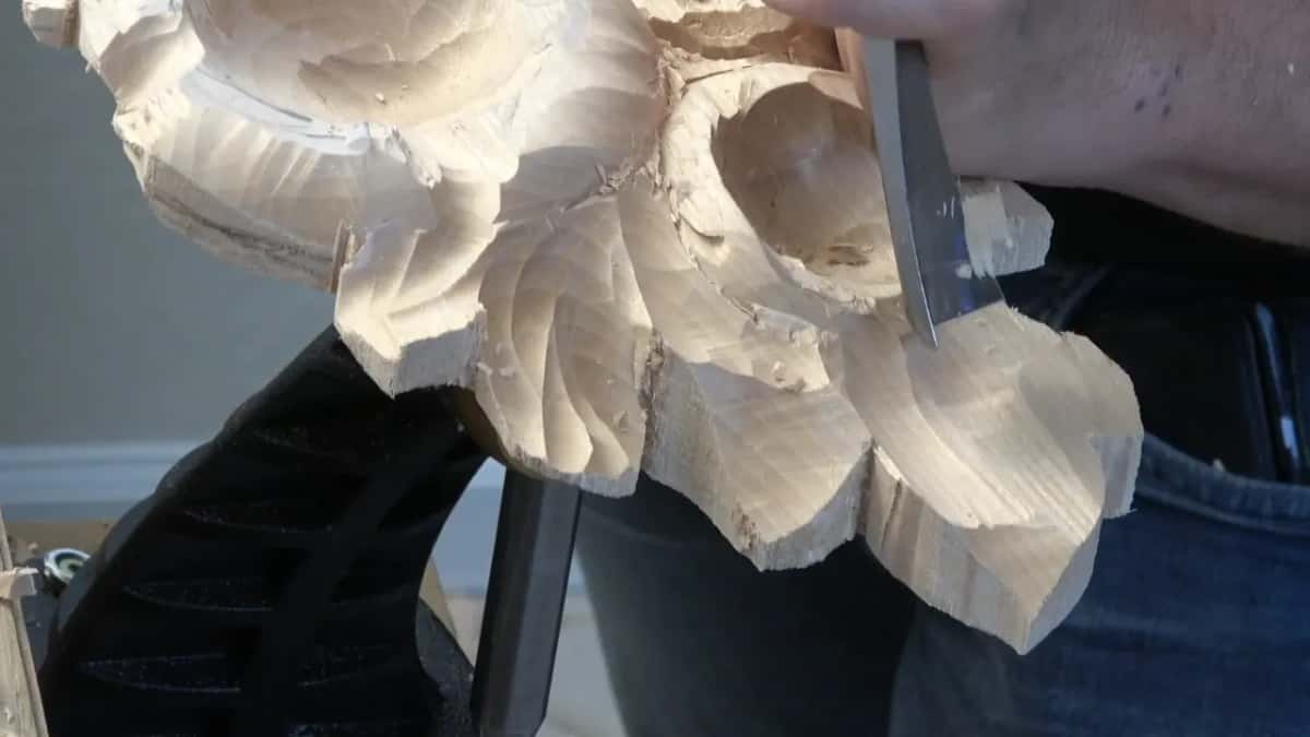The panel seen edge on, a gouge at one flower