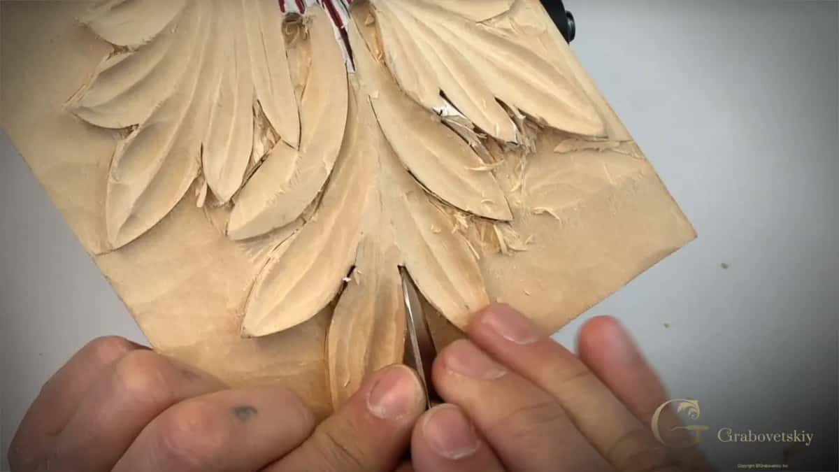 Knife point between two lobes