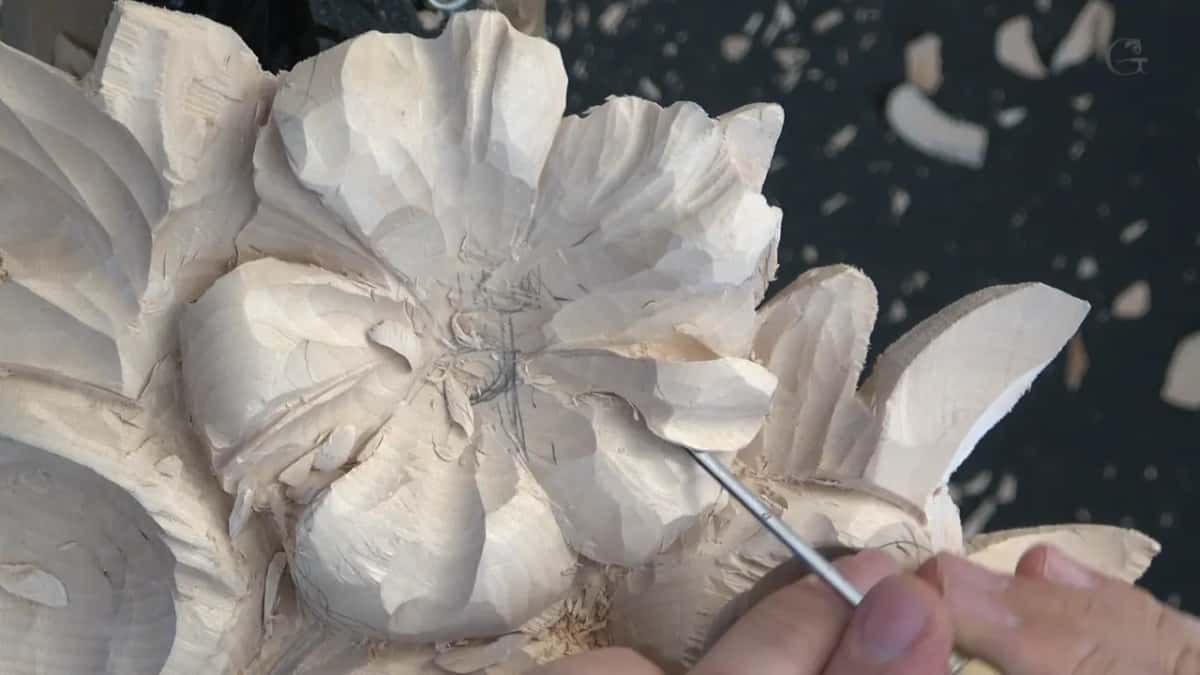 Thin tool at a petal rim