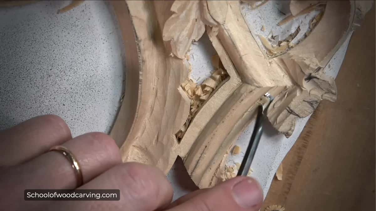 Bent tool shaping the molding face