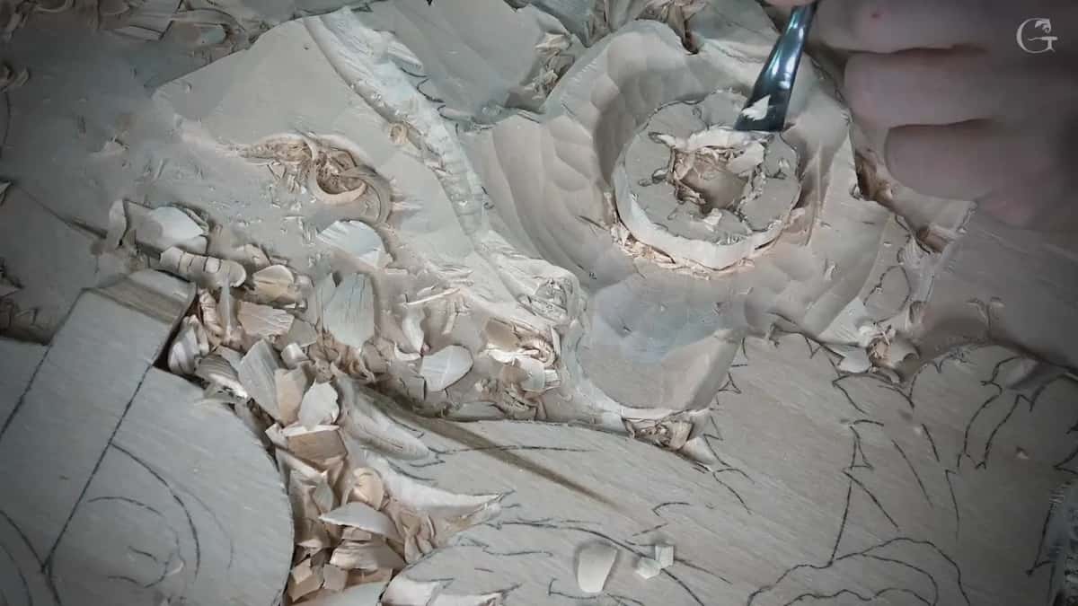 Tip of a small gouge at the rim