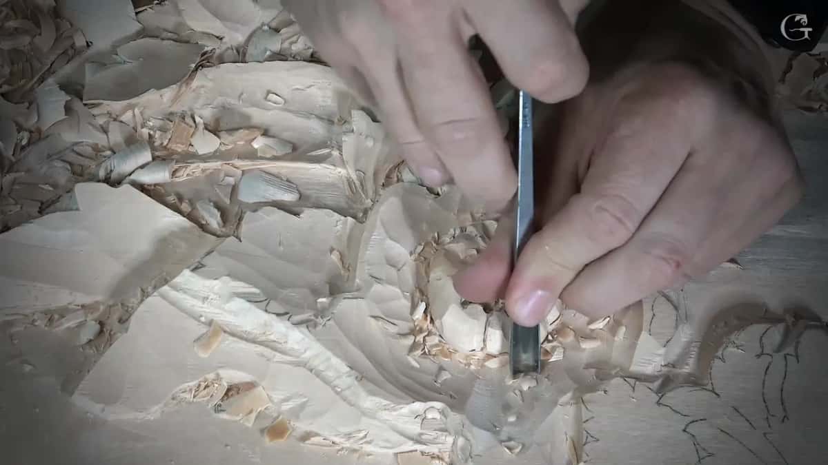 Straight gouge upright in the middle