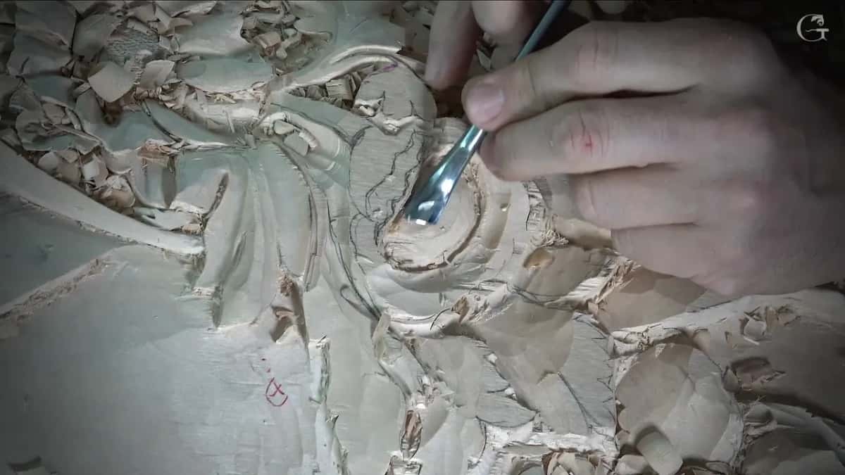 Bent tool inside the round of the flower