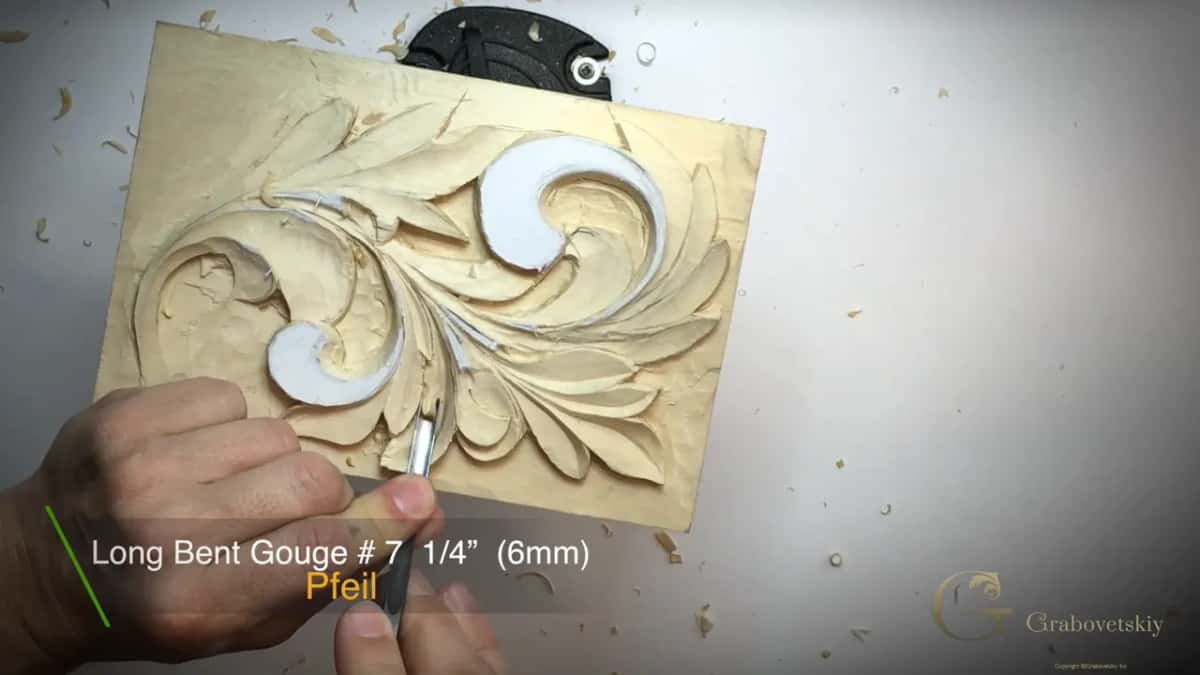 Lettering on screen reads long bent gouge number 7, 1/4 in or 6 mm