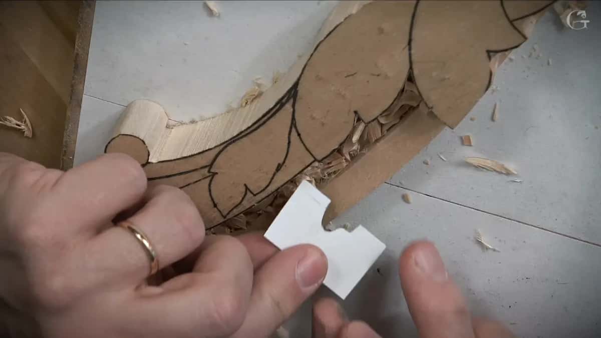 Paper profile held to the lowered edge