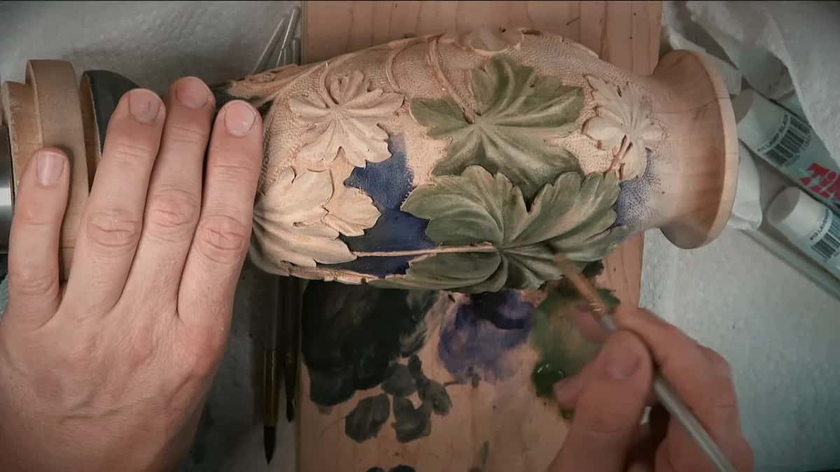 Left hand flat by the black base