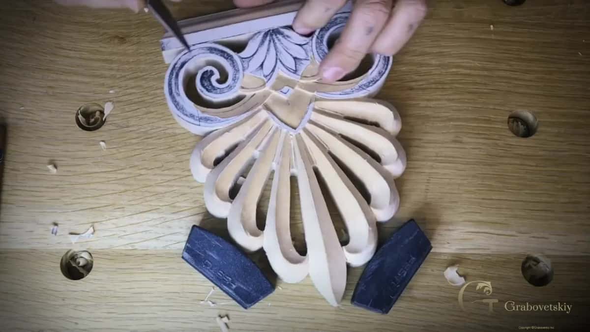 Tool tip at a curl
